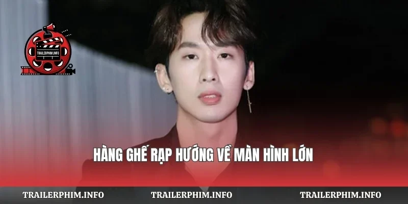 Hàng ghế rạp hướng về màn hình lớn