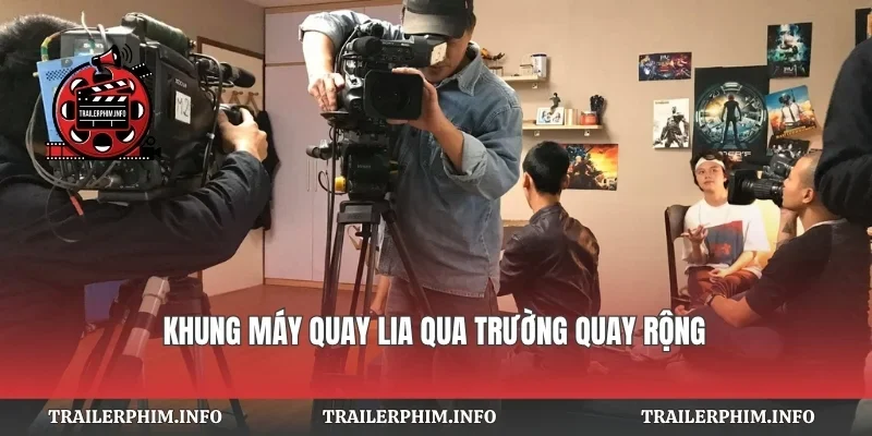 Khung máy quay lia qua trường quay rộng