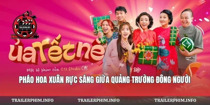 Pháo hoa xuân rực sáng giữa quảng trường đông người